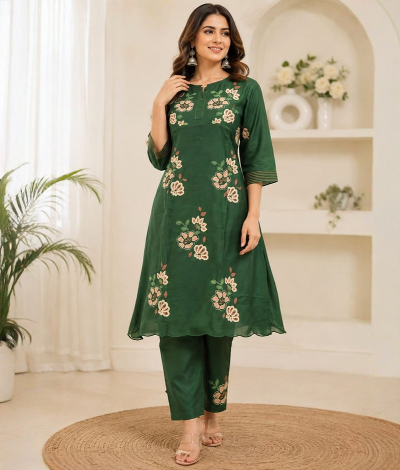 Bottle Green Chanderi Silk Thread Work Suit with Mull Cotton Dupatta – 5XL